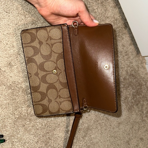 Coach wristlet - Picture 3 of 5